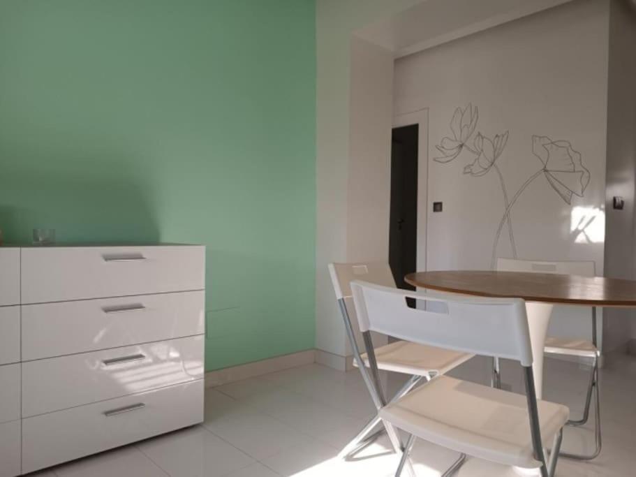 Modern Spacious In Center Of Apartment *